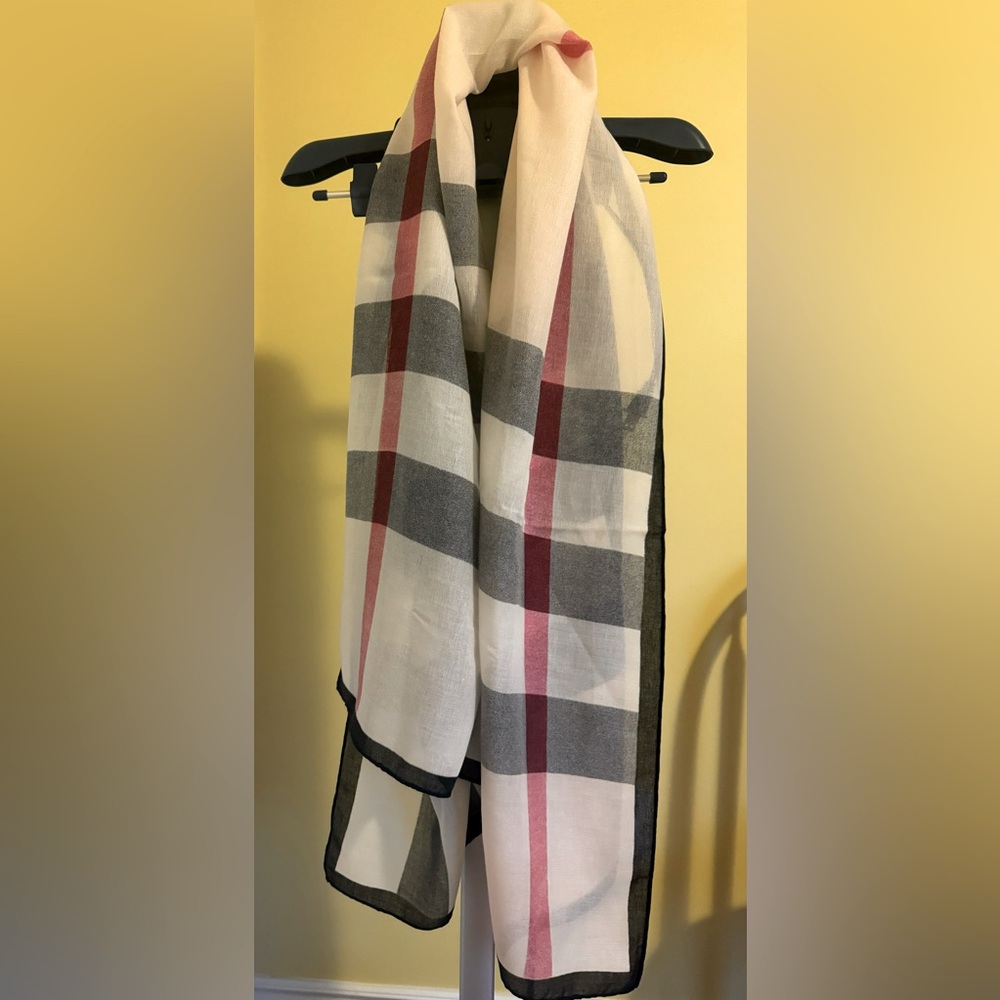 Brand new - classic check scarf